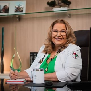 Dra. Elodie Hyppolito