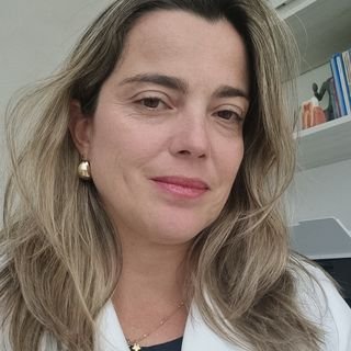 Dra. MARCELLE VIDAL