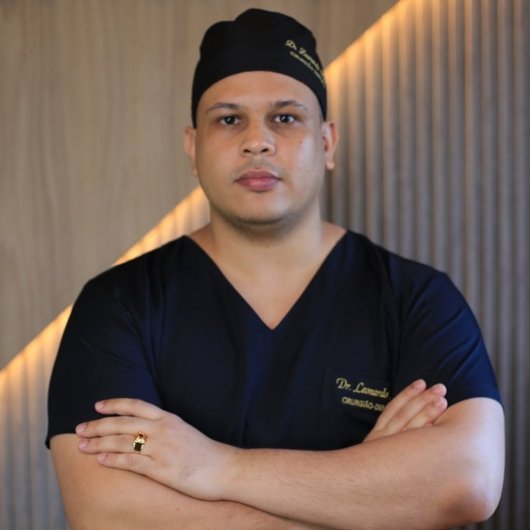 Dr. Leonardo May