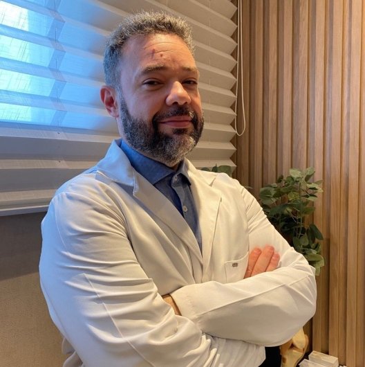 Dr. Carlos Eduardo Moraes Matos