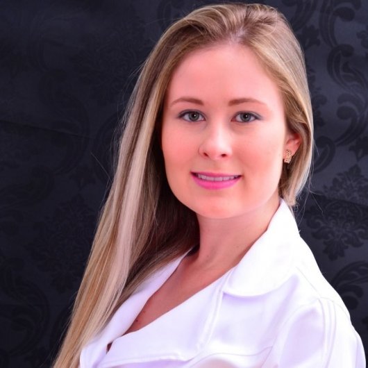 Dra. Amanda Wiviane Pereira