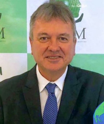 Dr. Cláudio Meneghello Martins