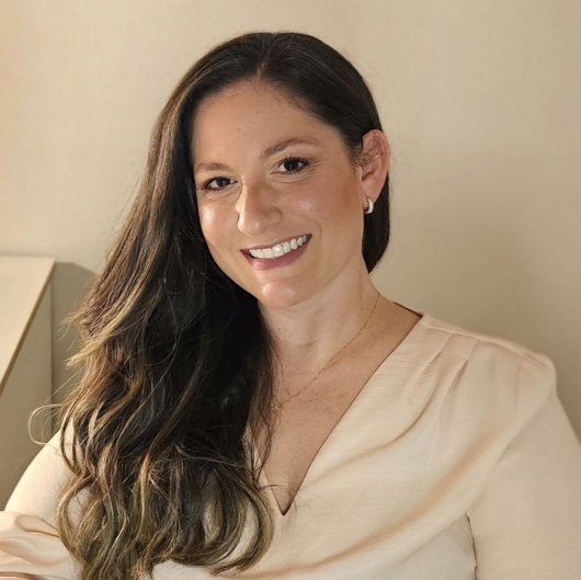 Dra. Amanda Ribeiro Alves