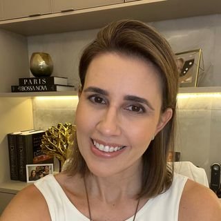 Dra. Carolina Lins