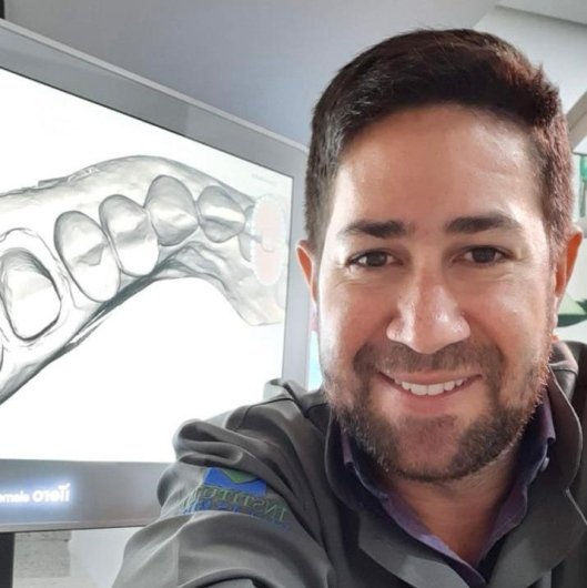 Dr. Leonardo Silveira