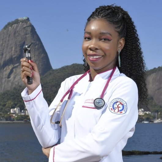 Dra. Laryssa Rodrigues dos Santos