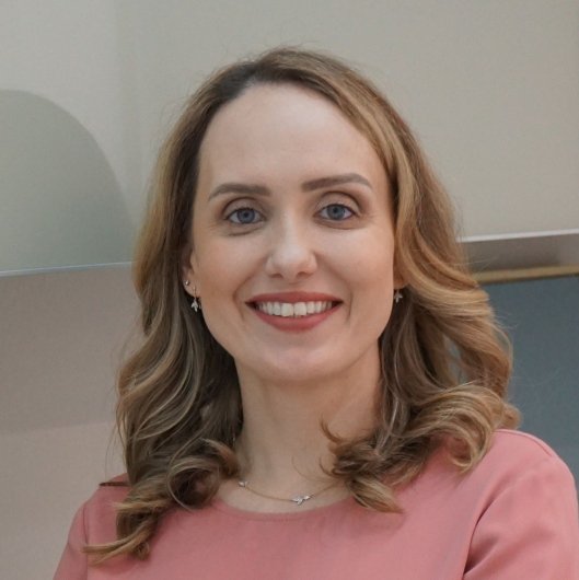 Dra. Lorena Paula Ribeiro