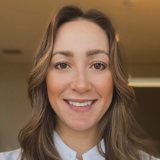 Dra. Bruna Queiroz Coelho