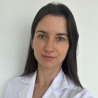 Dra. Renata Bernardi Rocha De Freitas
