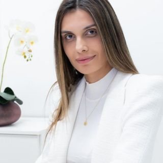 Dra. Brenda Almeida Macedo .