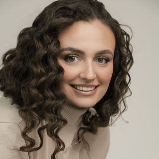 Dra. Júlia Calmon