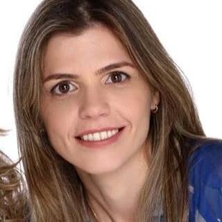 Dra. Paula Ayres Ferreira