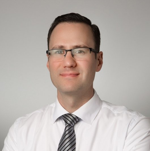 Dr. Gustavo Murta