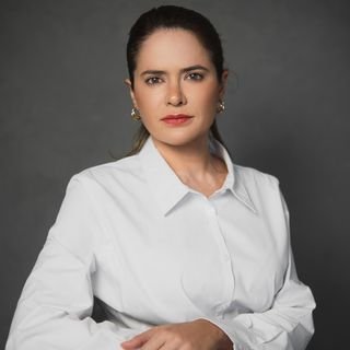 Dra. Loyane Bronzon