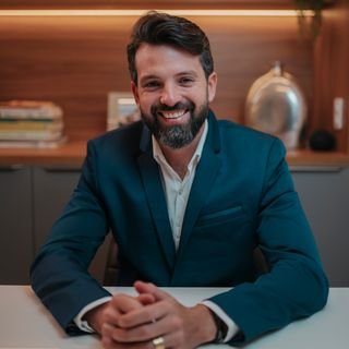 Dr. Guilherme Lobo