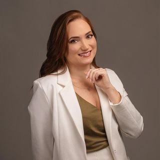 Dra. Vanessa Ferreira Santana